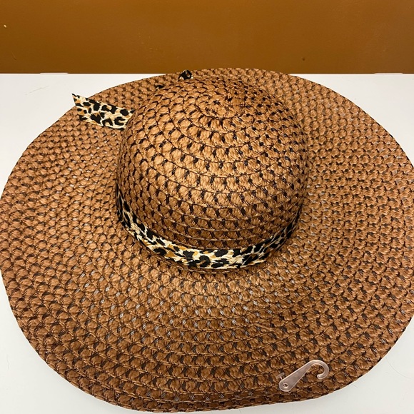 Ladies hat for sale - Picture 2 of 4